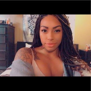 Meet your Posher, Aeniesha